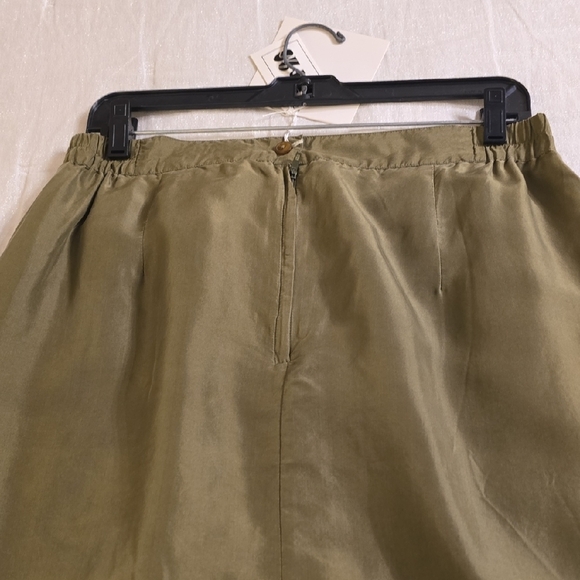 Elegant Silk Pencil Skirt in Olive Green - Picture 11 of 11